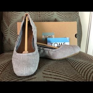 TOM’S SILVER METALLIC BURLAP BALLET FLATS - BNIB